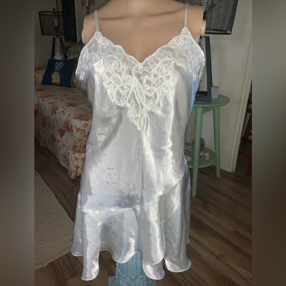 Vintage Cacique Intimates Ivory Chemise size SMALL Lace Faux Pearls Beautiful